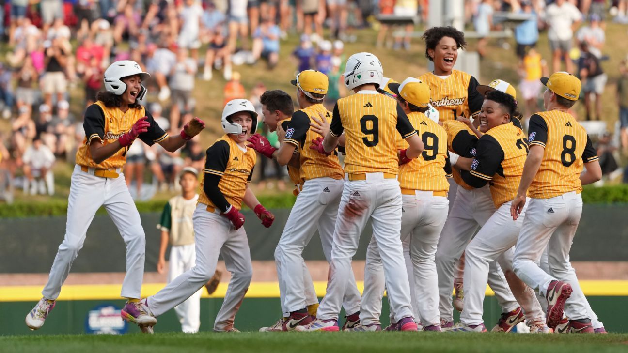 穆里尼奥狂人本色再现 被罚下因做闭嘴手势引热议